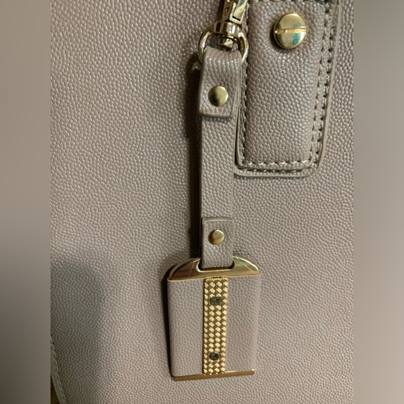 Miztique handbag with several pockets. Neutral color to match any outfit! - Picture 2 of 13